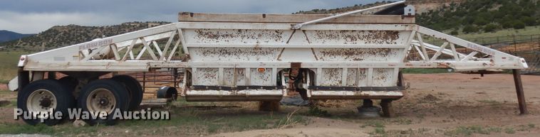 image for item DR1233 2002 Flowboy BD24  bottom dump trailer