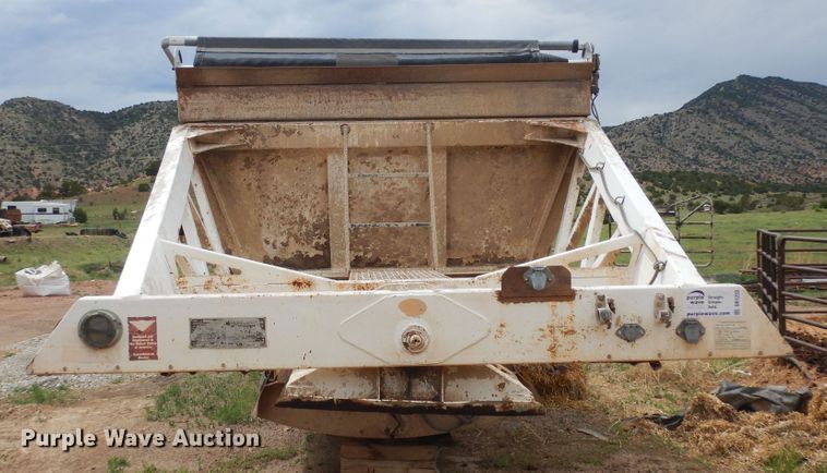 image for item DR1233 2002 Flowboy BD24  bottom dump trailer
