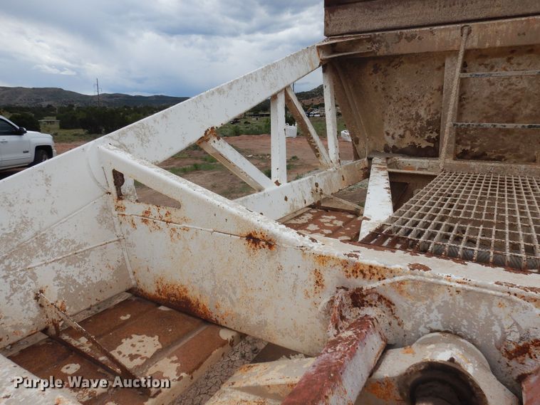 image for item DR1233 2002 Flowboy BD24  bottom dump trailer