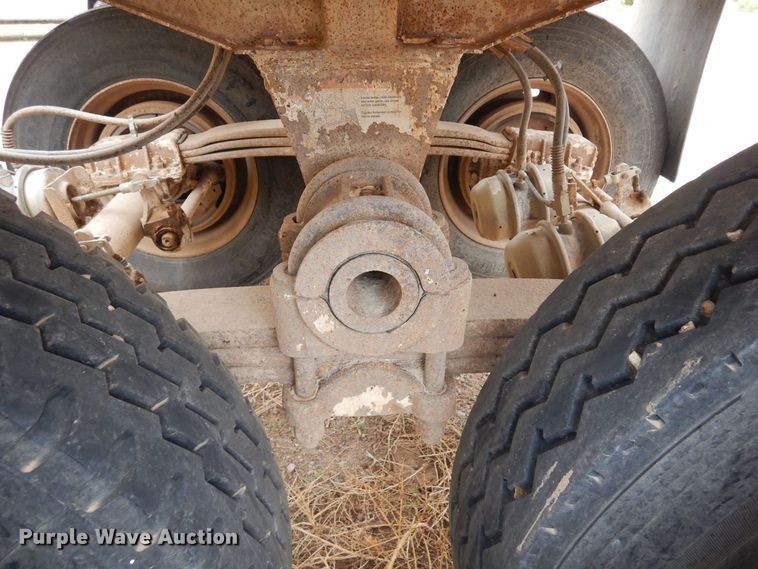 image for item DR1233 2002 Flowboy BD24  bottom dump trailer