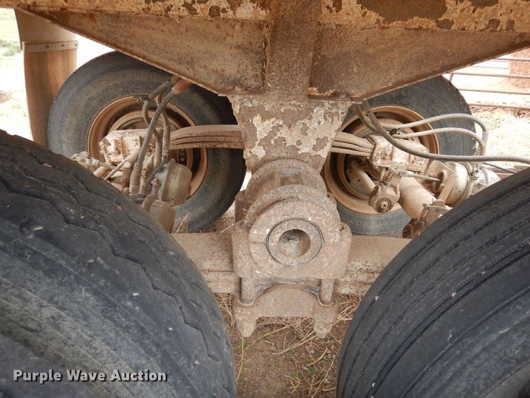 image for item DR1233 2002 Flowboy BD24  bottom dump trailer