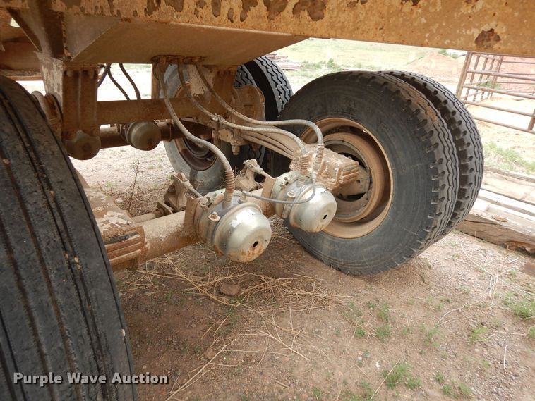 image for item DR1233 2002 Flowboy BD24  bottom dump trailer