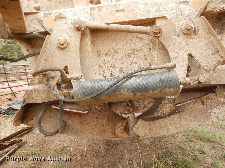 image for item DR1233 2002 Flowboy BD24  bottom dump trailer