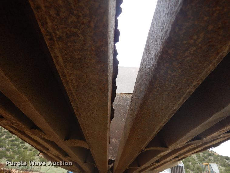 image for item DR1233 2002 Flowboy BD24  bottom dump trailer