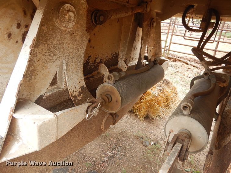 image for item DR1233 2002 Flowboy BD24  bottom dump trailer