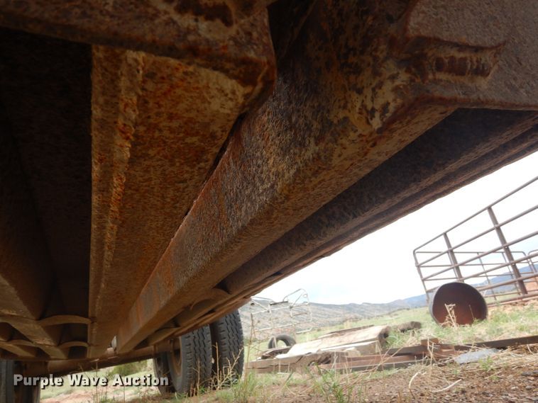 image for item DR1233 2002 Flowboy BD24  bottom dump trailer