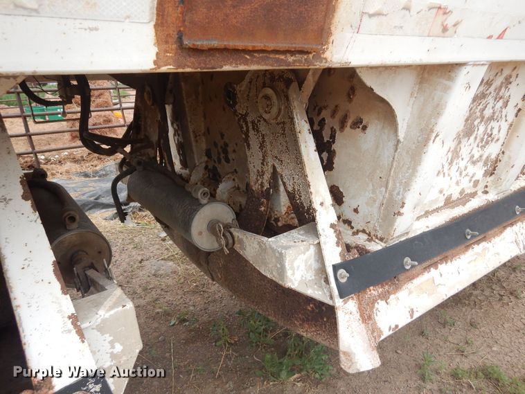 image for item DR1233 2002 Flowboy BD24  bottom dump trailer