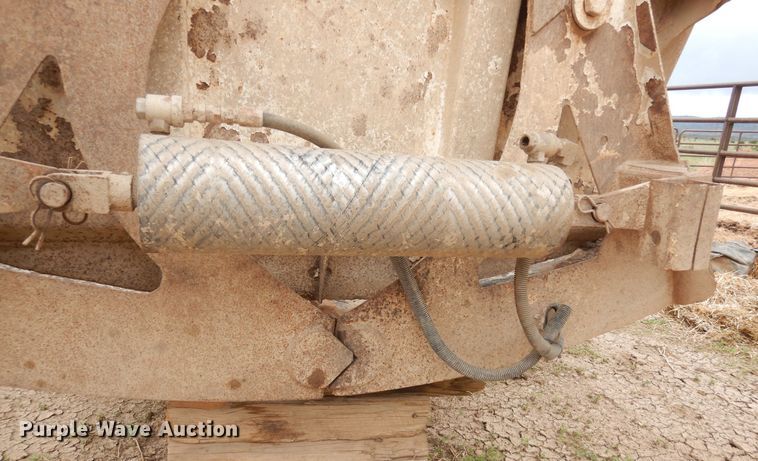 image for item DR1233 2002 Flowboy BD24  bottom dump trailer