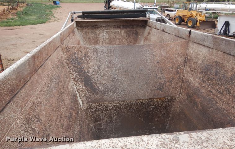 image for item DR1233 2002 Flowboy BD24  bottom dump trailer