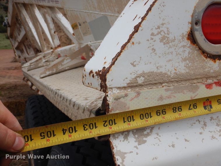 image for item DR1233 2002 Flowboy BD24  bottom dump trailer