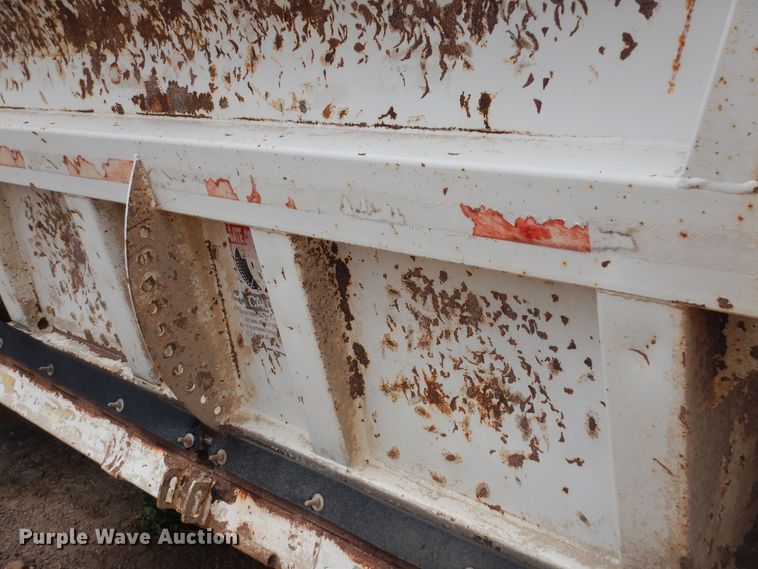 image for item DR1233 2002 Flowboy BD24  bottom dump trailer