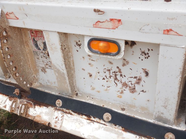 image for item DR1233 2002 Flowboy BD24  bottom dump trailer