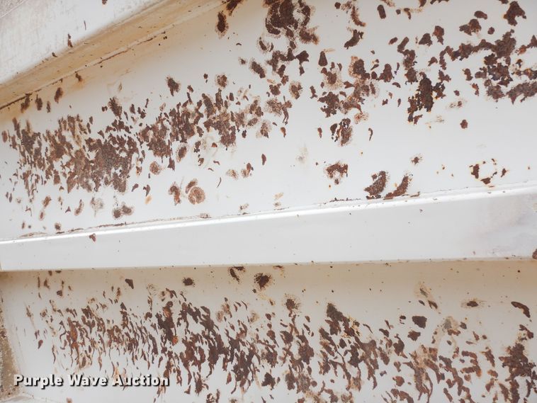 image for item DR1233 2002 Flowboy BD24  bottom dump trailer