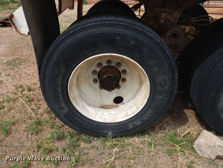 image for item DR1233 2002 Flowboy BD24  bottom dump trailer