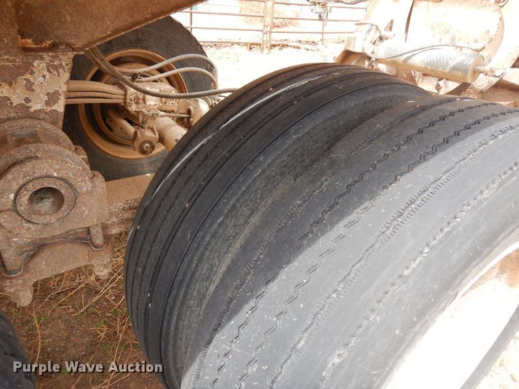 image for item DR1233 2002 Flowboy BD24  bottom dump trailer