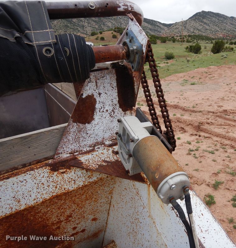 image for item DR1235 1985 Spartan 301-B  bottom dump trailer