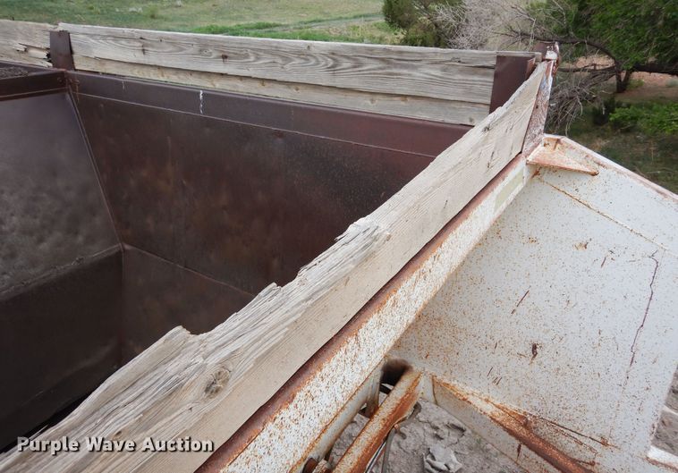 image for item DR1235 1985 Spartan 301-B  bottom dump trailer