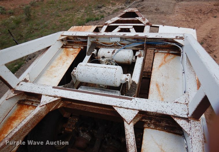 image for item DR1235 1985 Spartan 301-B  bottom dump trailer