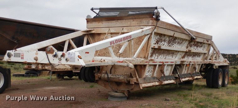 image for item DR1236 2002 Flowboy BD24  bottom dump trailer