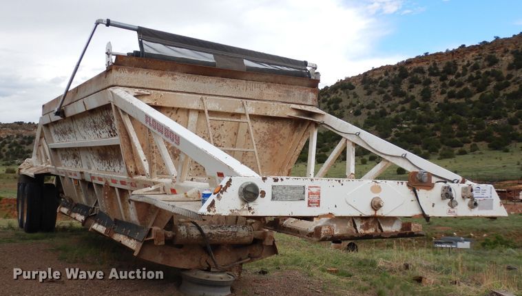 image for item DR1236 2002 Flowboy BD24  bottom dump trailer