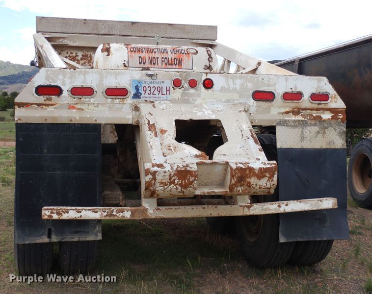image for item DR1236 2002 Flowboy BD24  bottom dump trailer