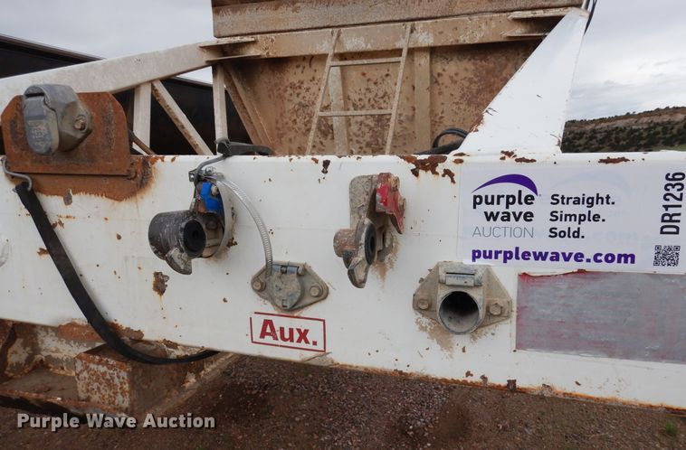 image for item DR1236 2002 Flowboy BD24  bottom dump trailer