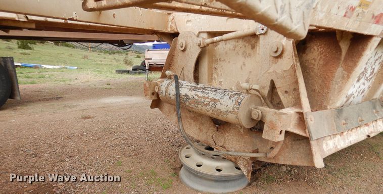 image for item DR1236 2002 Flowboy BD24  bottom dump trailer