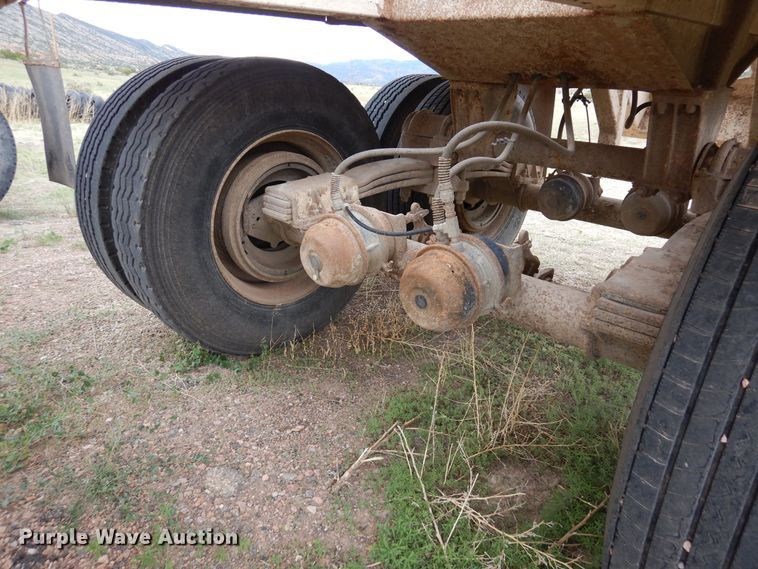 image for item DR1236 2002 Flowboy BD24  bottom dump trailer