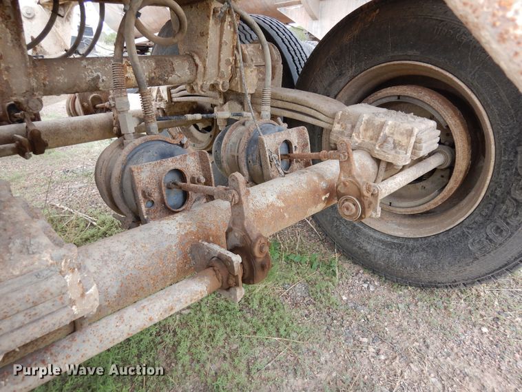 image for item DR1236 2002 Flowboy BD24  bottom dump trailer