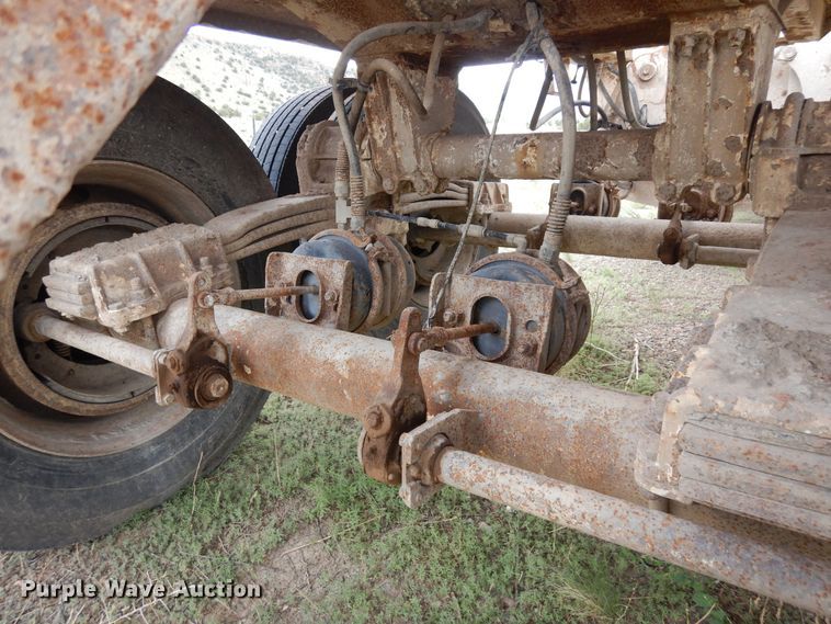 image for item DR1236 2002 Flowboy BD24  bottom dump trailer