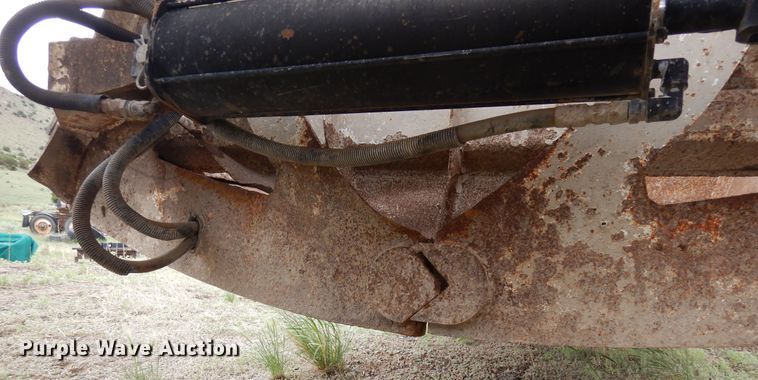 image for item DR1236 2002 Flowboy BD24  bottom dump trailer