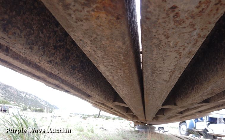 image for item DR1236 2002 Flowboy BD24  bottom dump trailer