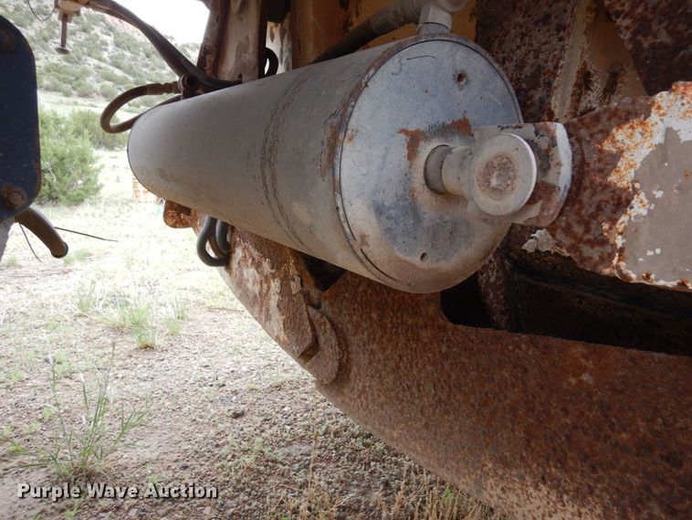 image for item DR1236 2002 Flowboy BD24  bottom dump trailer