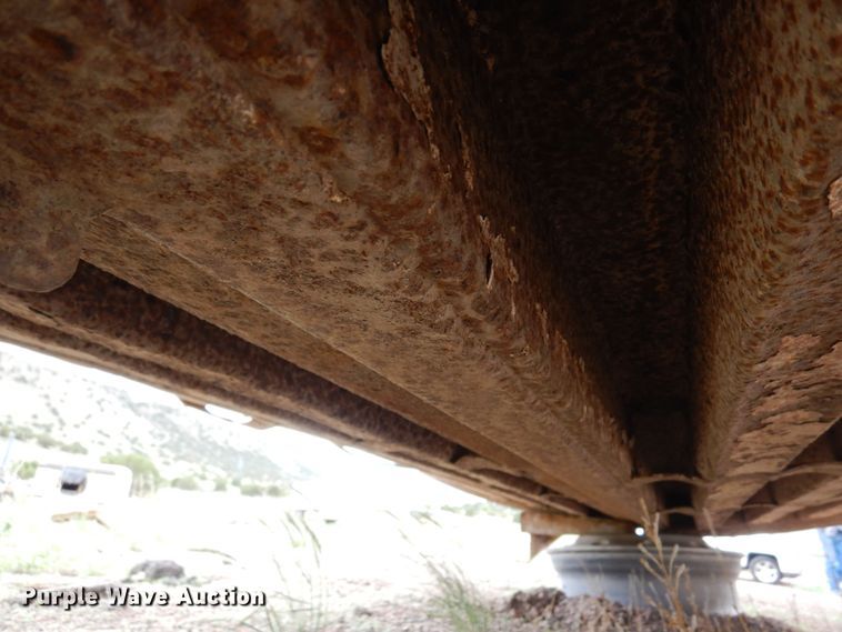 image for item DR1236 2002 Flowboy BD24  bottom dump trailer