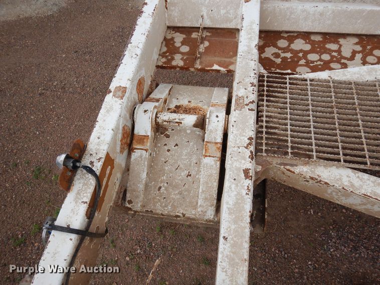 image for item DR1236 2002 Flowboy BD24  bottom dump trailer