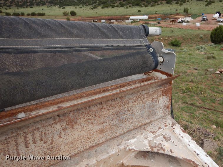 image for item DR1236 2002 Flowboy BD24  bottom dump trailer