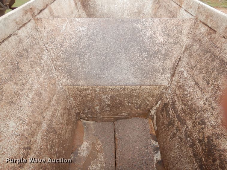 image for item DR1236 2002 Flowboy BD24  bottom dump trailer