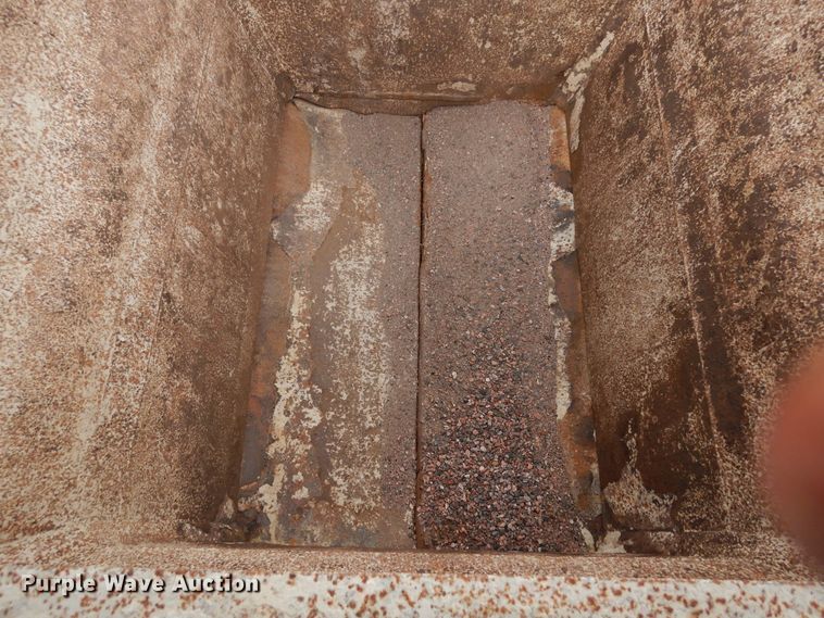 image for item DR1236 2002 Flowboy BD24  bottom dump trailer