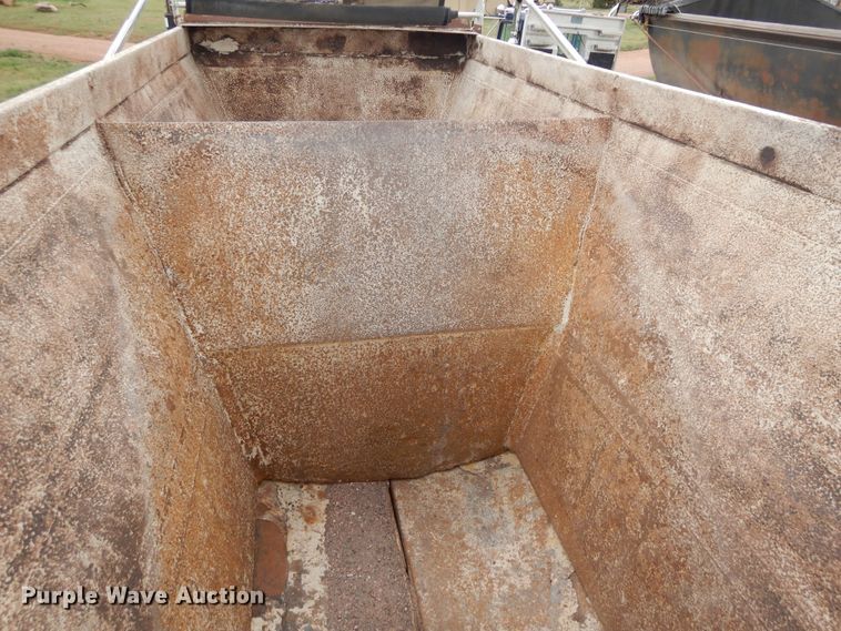 image for item DR1236 2002 Flowboy BD24  bottom dump trailer