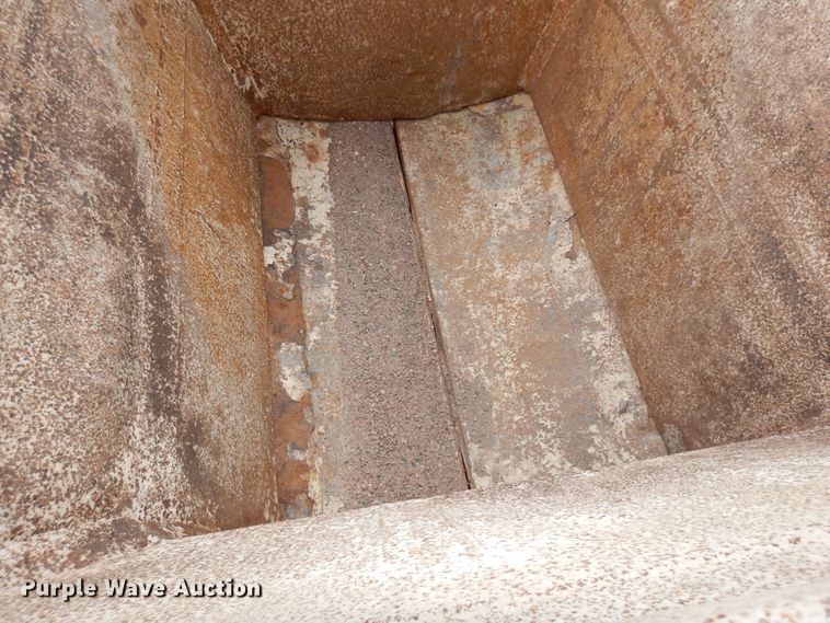 image for item DR1236 2002 Flowboy BD24  bottom dump trailer