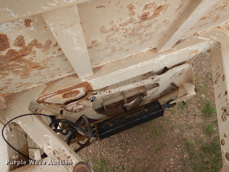 image for item DR1236 2002 Flowboy BD24  bottom dump trailer