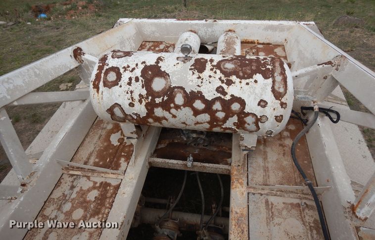 image for item DR1236 2002 Flowboy BD24  bottom dump trailer