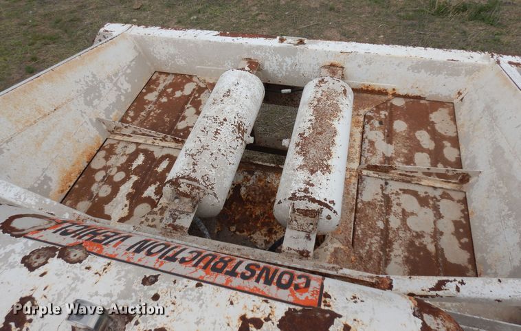 image for item DR1236 2002 Flowboy BD24  bottom dump trailer