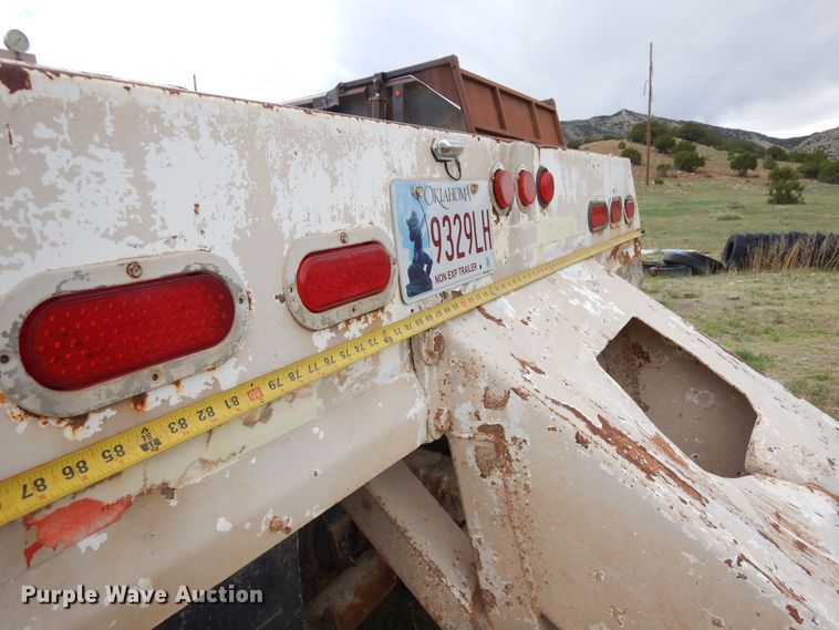 image for item DR1236 2002 Flowboy BD24  bottom dump trailer