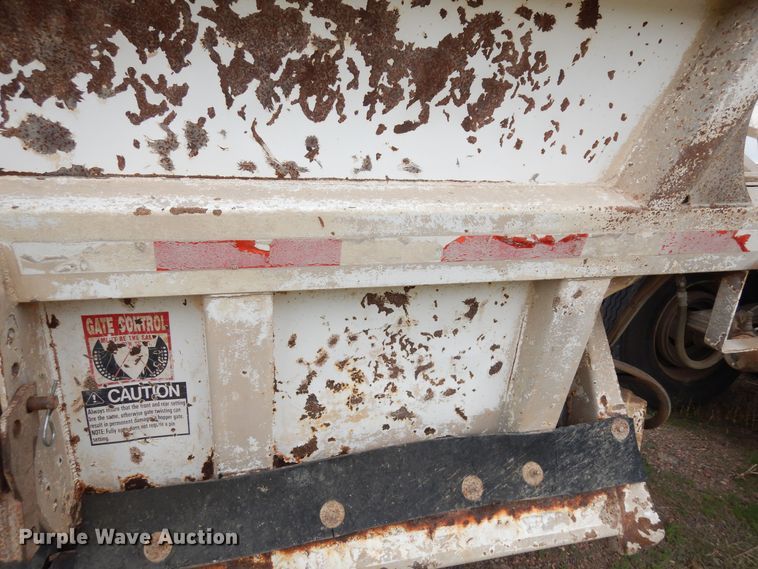 image for item DR1236 2002 Flowboy BD24  bottom dump trailer