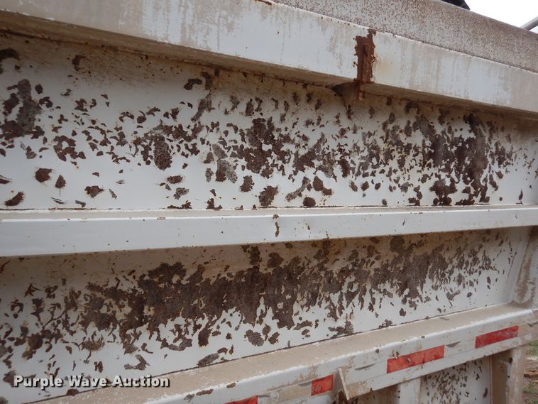 image for item DR1236 2002 Flowboy BD24  bottom dump trailer