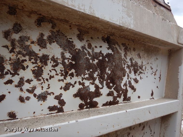 image for item DR1236 2002 Flowboy BD24  bottom dump trailer