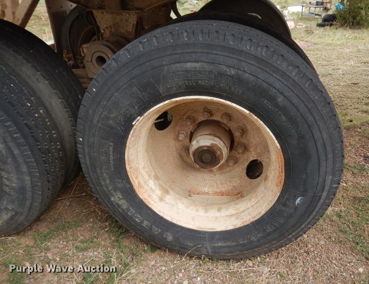 image for item DR1236 2002 Flowboy BD24  bottom dump trailer