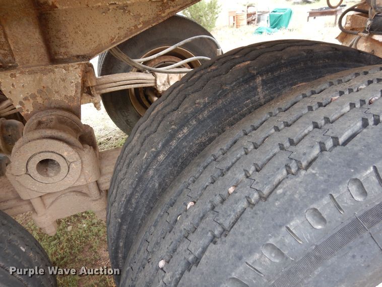 image for item DR1236 2002 Flowboy BD24  bottom dump trailer