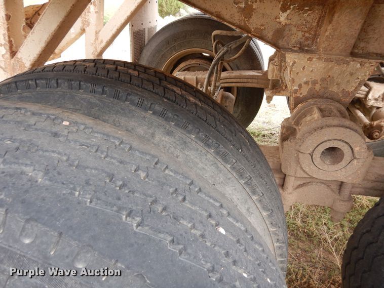 image for item DR1236 2002 Flowboy BD24  bottom dump trailer